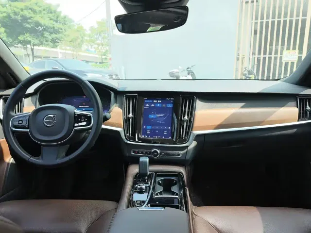 Volvo S90 — Фото автомобиля 9