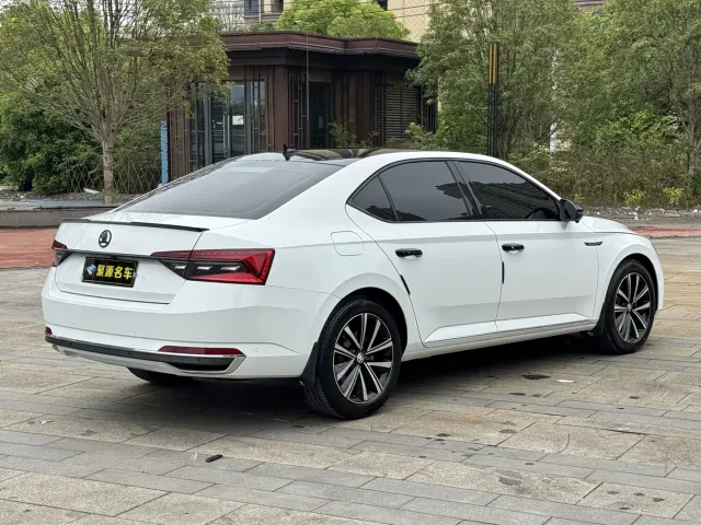 Skoda Superb — Фото автомобиля 9