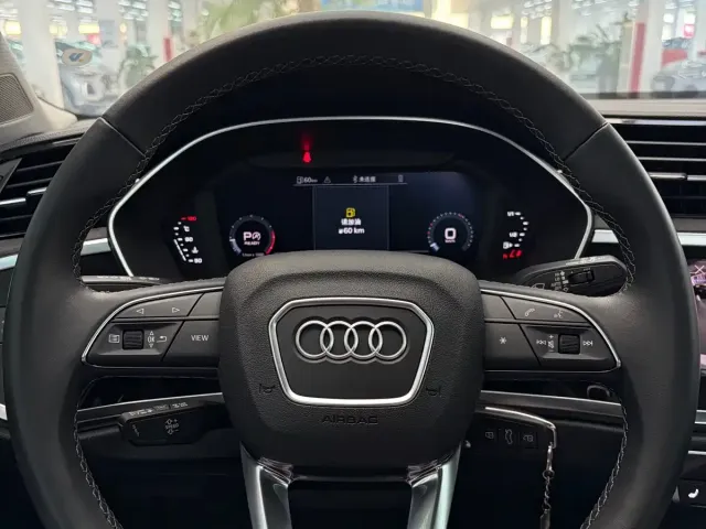 Audi Q3 — Фото автомобиля 12