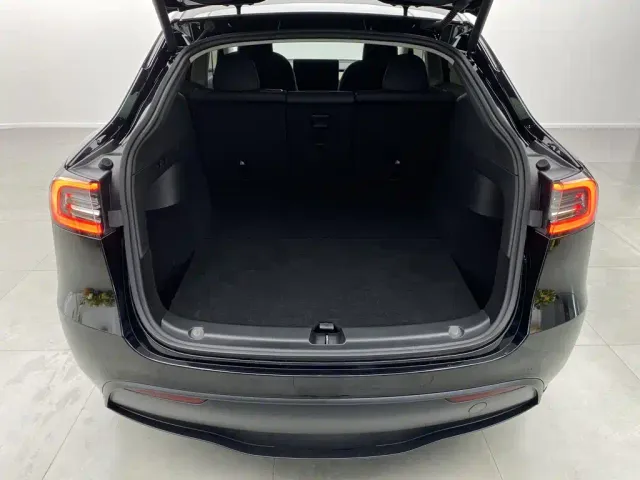 Tesla Model Y — Фото автомобиля 3