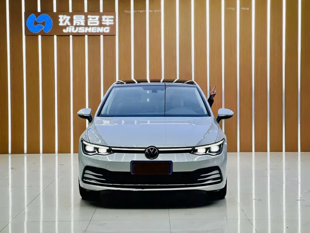 Volkswagen Golf — Фото автомобиля 2