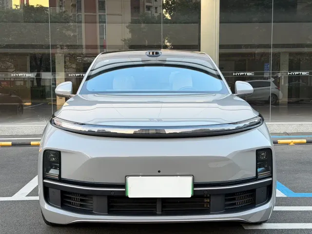 Li Auto L9 — Фото автомобиля 2