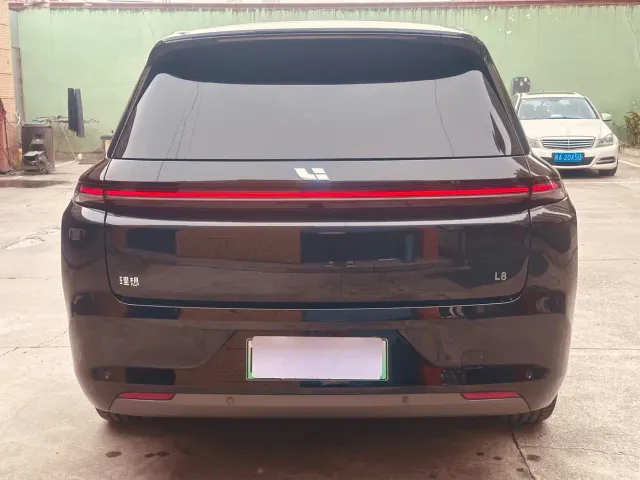 Li Auto L8 — Фото автомобиля 5