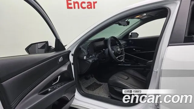 Hyundai Avante CN7 — Фото автомобиля 10