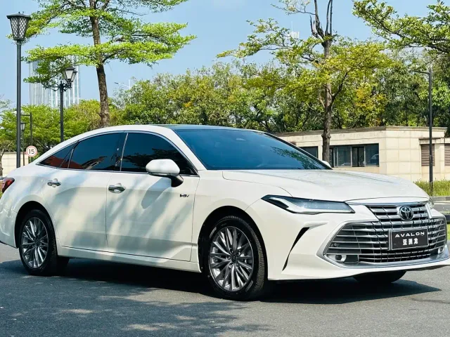 Toyota Avalon — Фото автомобиля 3