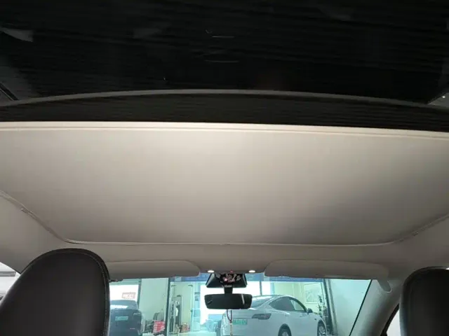 Tesla Model Y — Фото автомобиля 17
