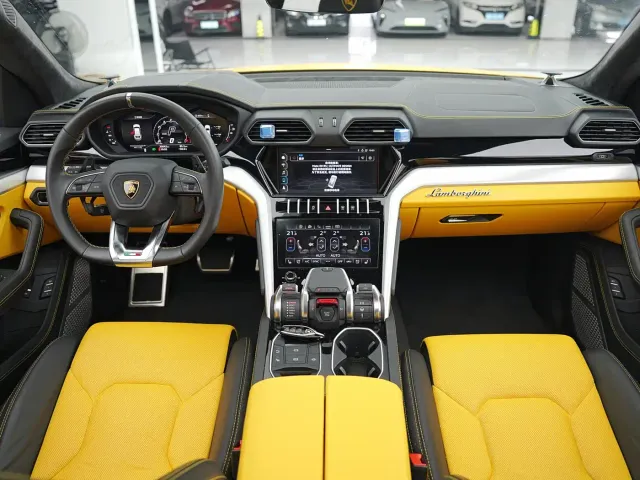 Lamborghini Urus — Фото автомобиля 9