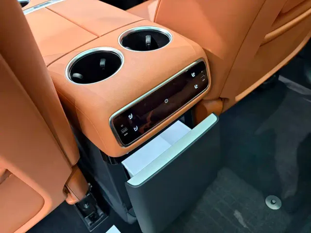 Li Auto L8 — Фото автомобиля 14