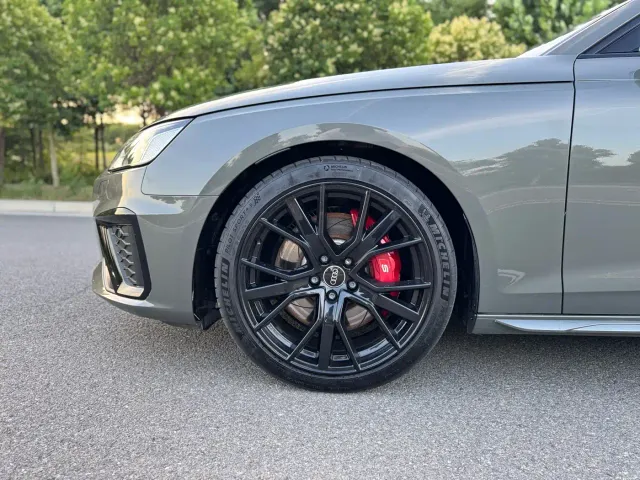 Audi S4 — Фото автомобиля 12