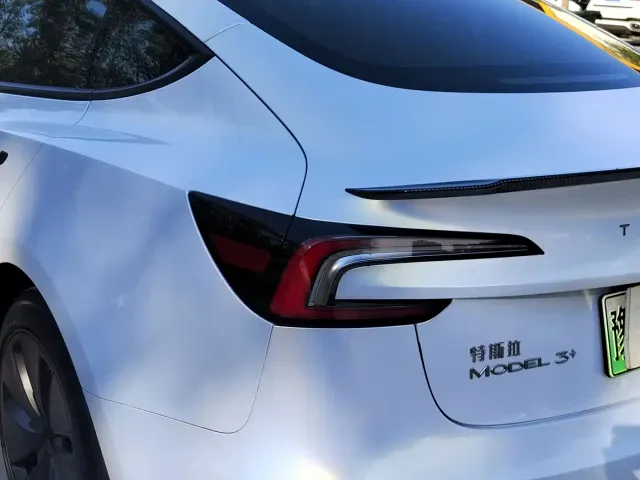 Tesla Model 3 — Фото автомобиля 11