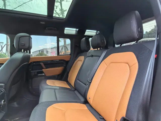 Land Rover Defender — Фото автомобиля 13