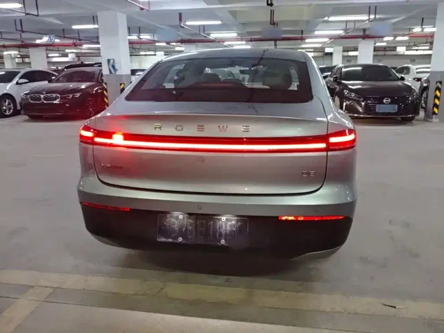 Roewe D6 — Фото автомобиля 5