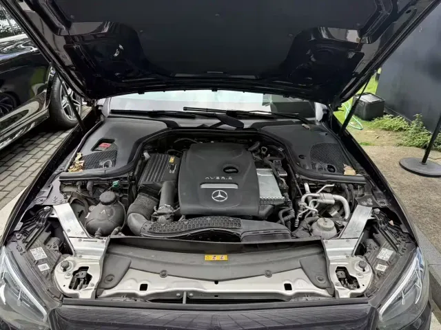 Mercedes-Benz E-Class — Фото автомобиля 4