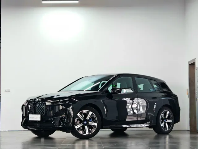 Фотография автомобиля — BMW iX