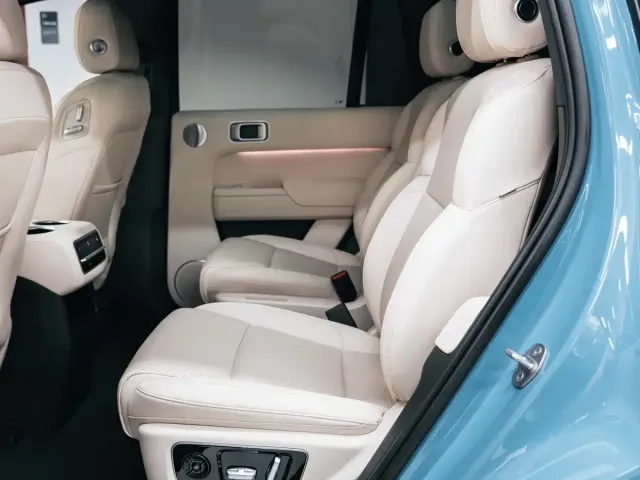 Li Auto L8 — Фото автомобиля 10