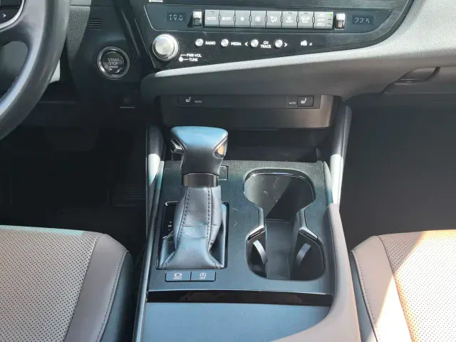 Lexus ES — Фото автомобиля 12
