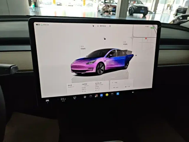 Tesla Model 3 — Фото автомобиля 12