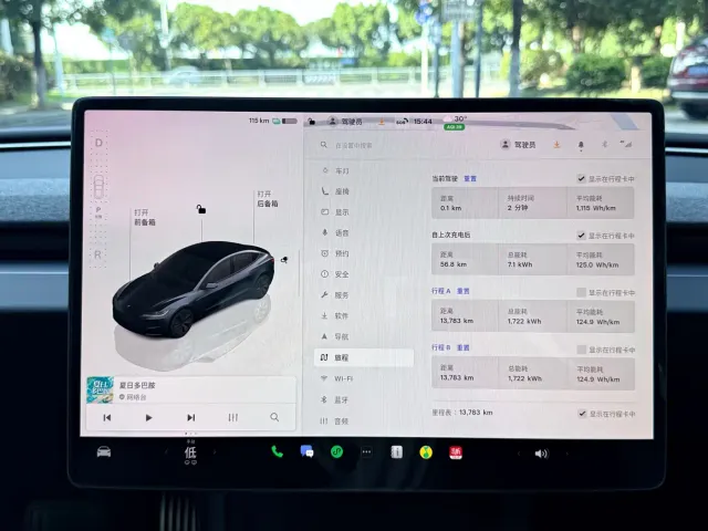 Tesla Model 3 — Фото автомобиля 13