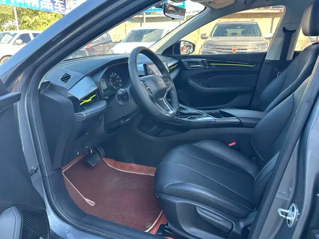 Roewe i5 — Фото автомобиля 4