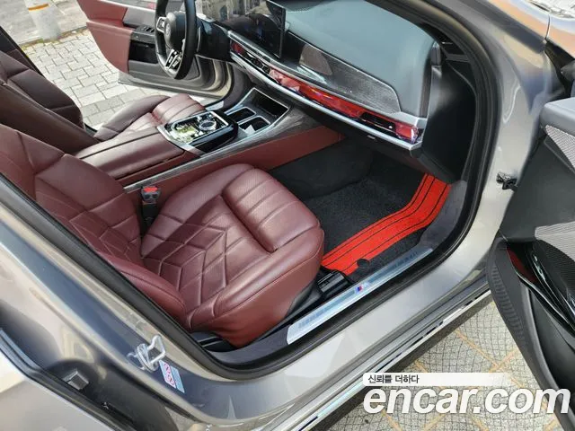 BMW 7 Series G70 — Фото автомобиля 10