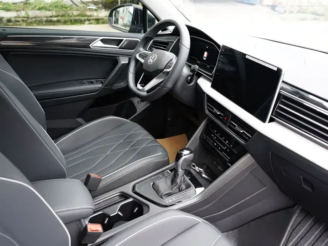 Volkswagen Tiguan L — Фото автомобиля 13