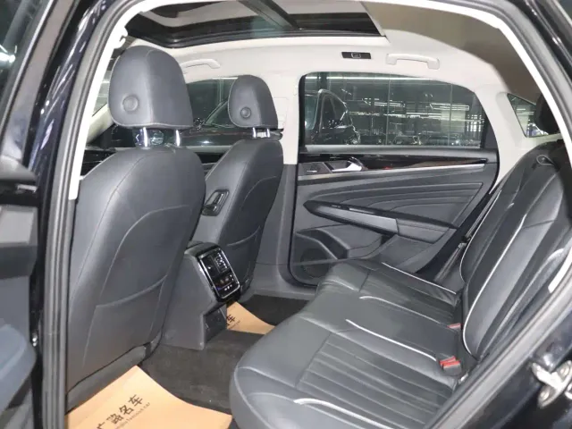 Volkswagen Passat — Фото автомобиля 11