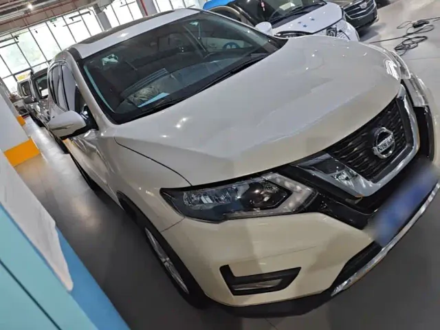 Nissan X-Trail — Фото автомобиля 3