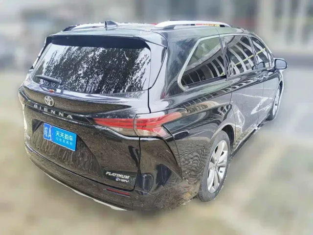 Toyota Sienna — Фото автомобиля 2