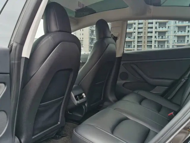 Tesla Model 3 — Фото автомобиля 9