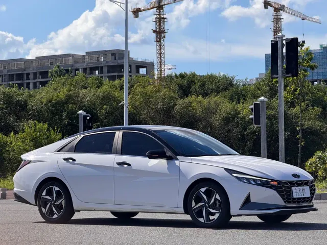 Hyundai Elantra — Фото автомобиля 3