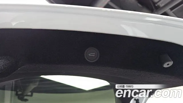 Tesla Model Y — Фото автомобиля 26
