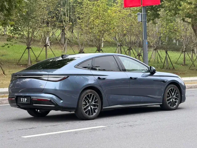 BYD Seal 07 DM-i — Фото автомобиля 14
