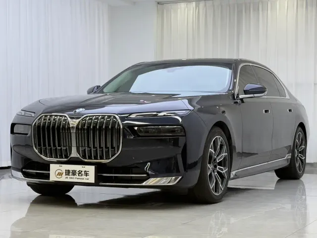 Фотография автомобиля — BMW 7 Series