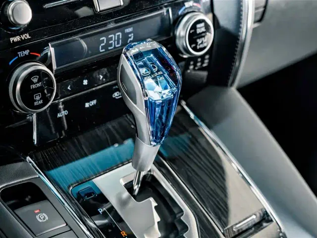 Lexus LM — Фото автомобиля 16