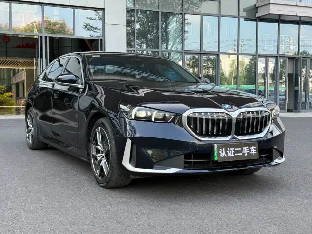 BMW i5 — Фото автомобиля 3