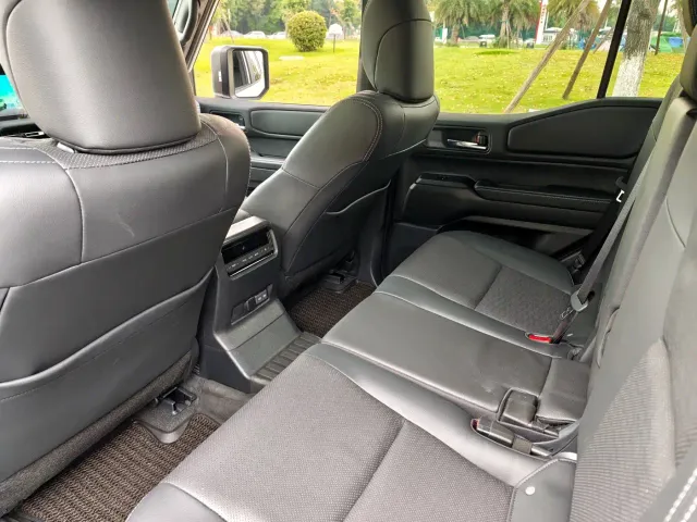 Toyota Prado — Фото автомобиля 6