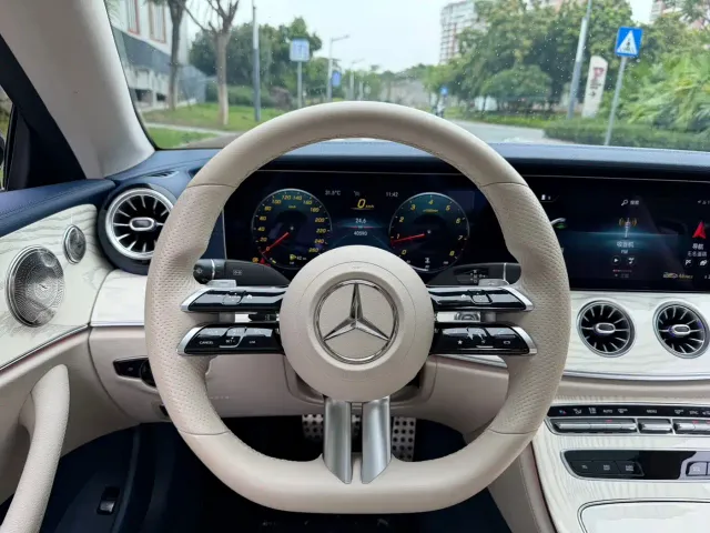 Mercedes-Benz E-Class — Фото автомобиля 9