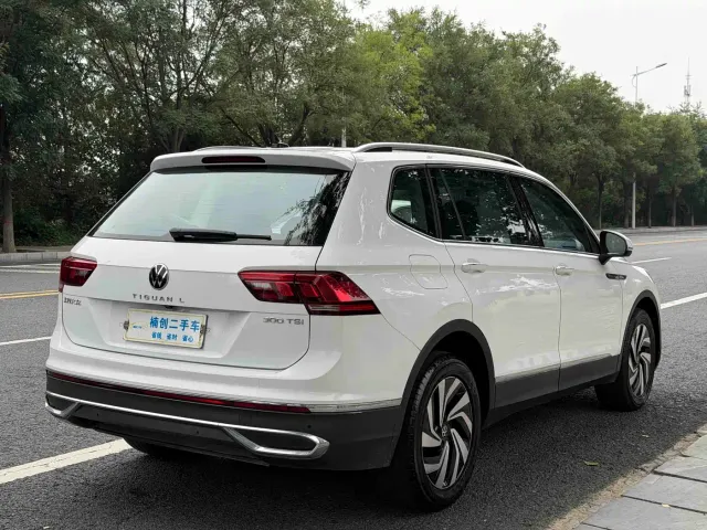Volkswagen Tiguan L — Фото автомобиля 3