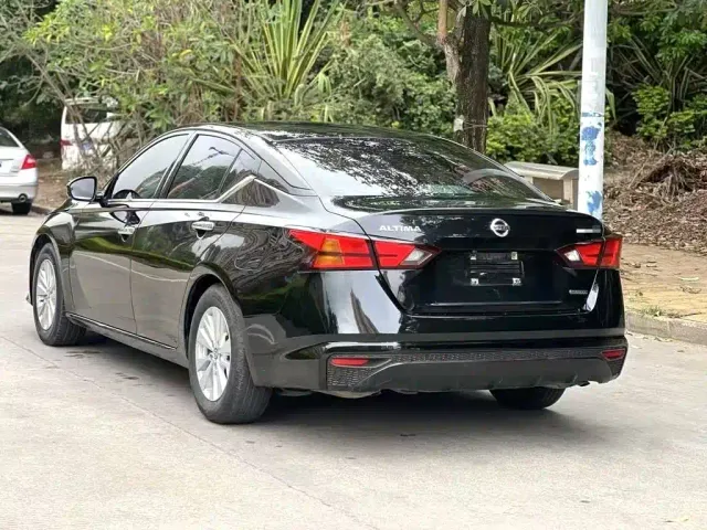 Nissan Teana — Фото автомобиля 6