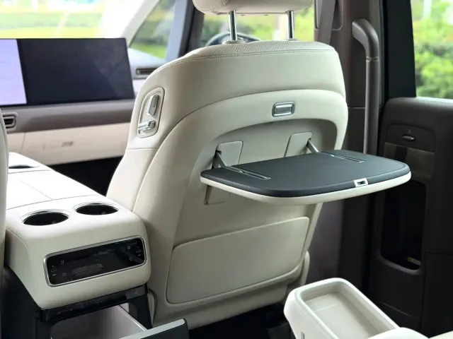 Li Auto MEGA — Фото автомобиля 6