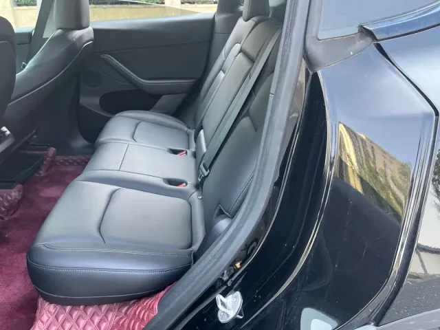 Tesla Model Y — Фото автомобиля 9
