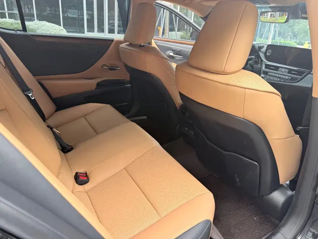 Lexus ES — Фото автомобиля 7