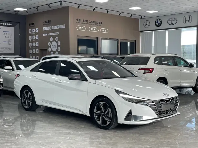 Hyundai Elantra — Фото автомобиля 3