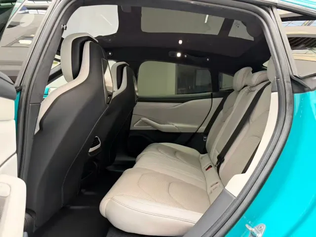 Xiaomi SU7 — Фото автомобиля 13