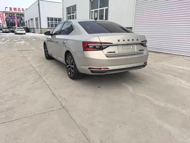 Skoda Superb — Фото автомобиля 5