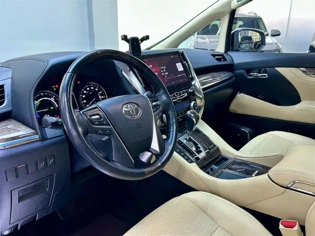 Toyota Alphard — Фото автомобиля 10