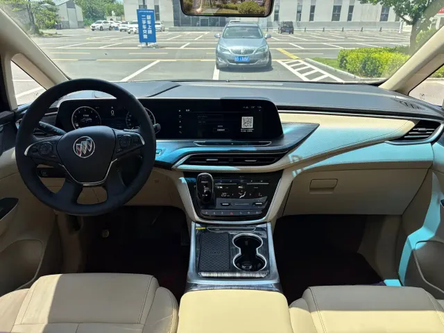 Buick GL8 — Фото автомобиля 9
