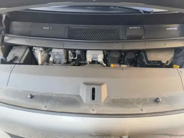 Li Auto MEGA — Фото автомобиля 9