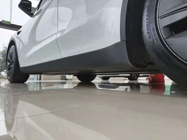 Tesla Model Y — Фото автомобиля 21