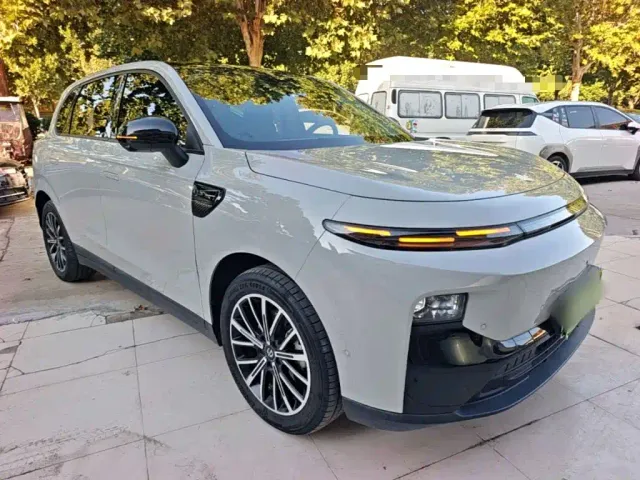 Leapmotor B10 — Фото автомобиля 3